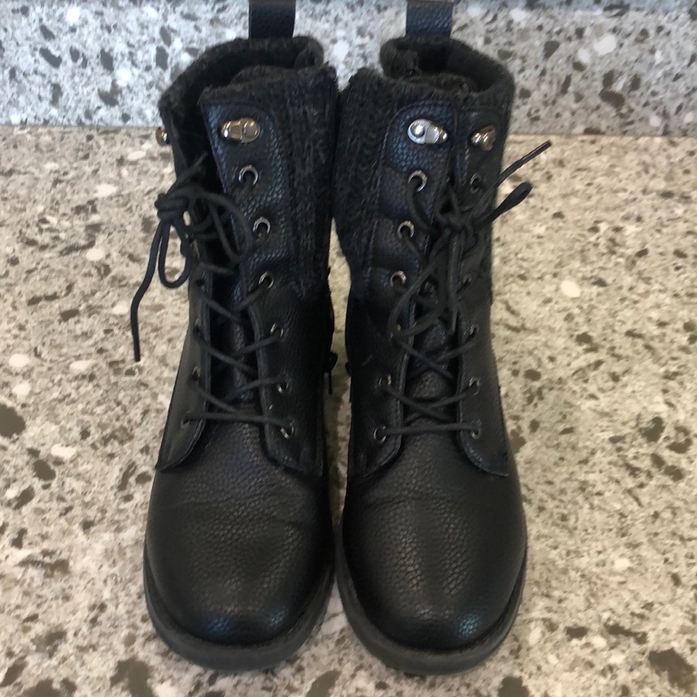 Muk Luk Combat Boots. Size 8. Worn once. EUC.